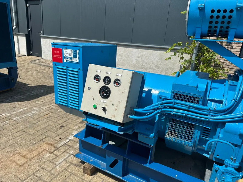 Cummins KTTA 19 G 450 kVA noodstroom generatorset as New ! 196 hours ! - Gerador elétrico: foto 4 Cummins KTTA 19 G 450 kVA noodstroom generatorset as New ! 196 hours ! - Gerador elétrico: foto 4