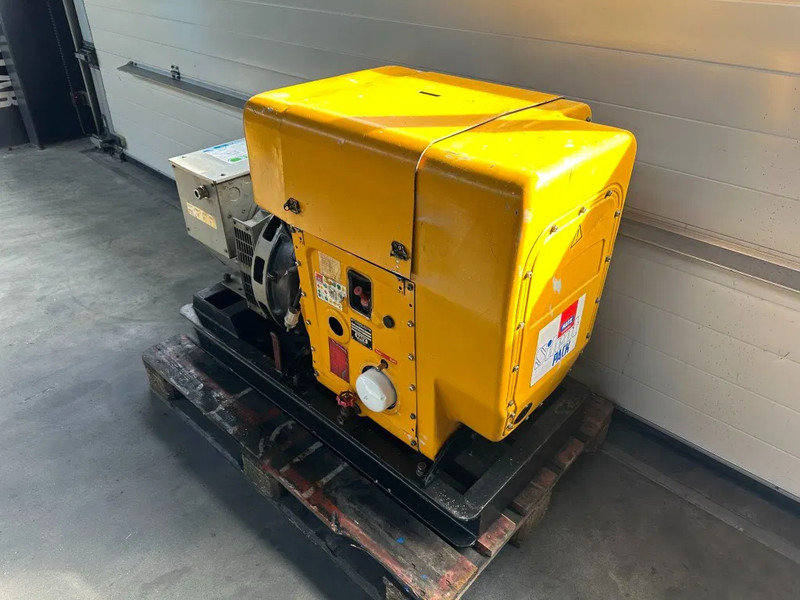 Hatz 2L40CH Stamford 15 kVA Silentpack generatorset - Gerador elétrico: foto 2 Hatz 2L40CH Stamford 15 kVA Silentpack generatorset - Gerador elétrico: foto 2