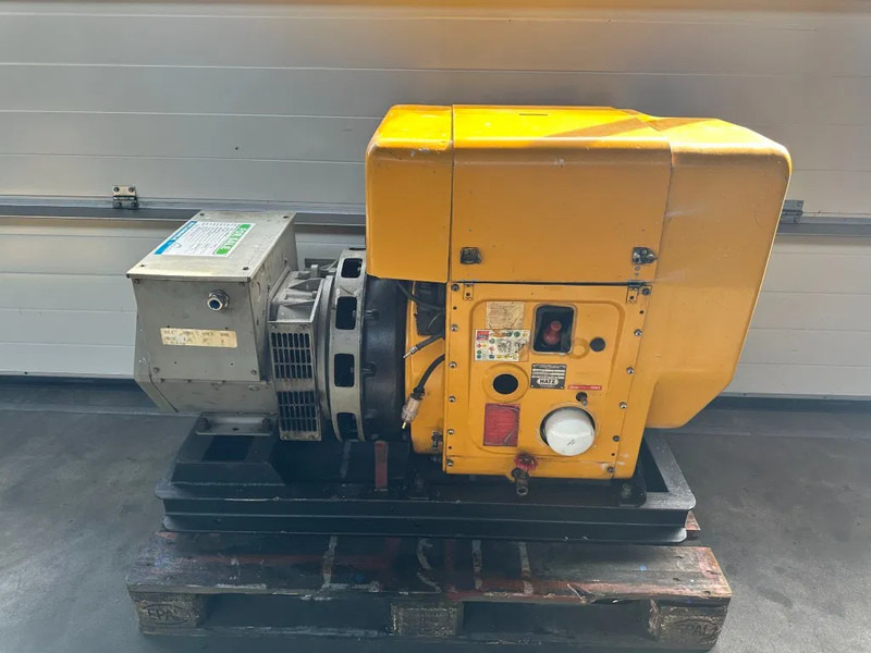 Hatz 2L40CH Stamford 15 kVA Silentpack generatorset - Gerador elétrico: foto 1 Hatz 2L40CH Stamford 15 kVA Silentpack generatorset - Gerador elétrico: foto 1