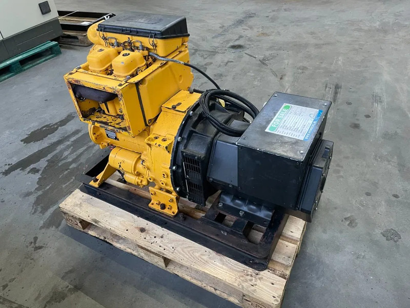 Hatz 2M40H Stamford 25 kVA generatorset - Gerador elétrico: foto 4 Hatz 2M40H Stamford 25 kVA generatorset - Gerador elétrico: foto 4