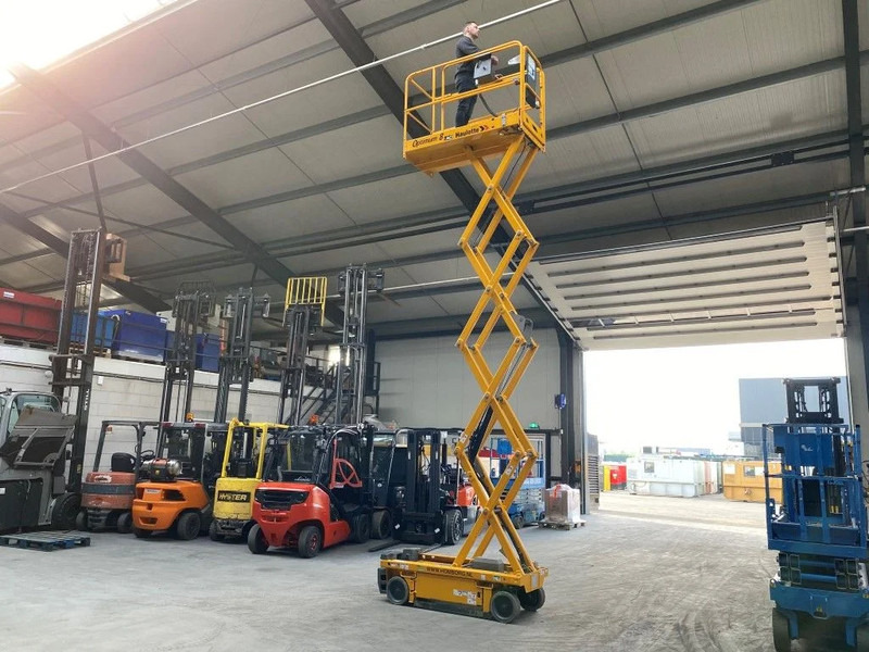 Haulotte Optimum 8 Elektrische Schaarhoogwerker 7.8 meter werkhoogte als nieuw ! 28 uur ! - Plataforma de Tijera/ Plataforma de tesoura: foto 2 Haulotte Optimum 8 Elektrische Schaarhoogwerker 7.8 meter werkhoogte als nieuw ! 28 uur ! - Plataforma de Tijera/ Plataforma de tesoura: foto 2