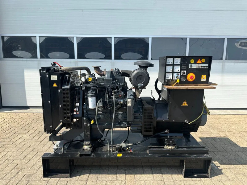 Himoinsa Iveco FPT NEF 45 Stamford 60 kVA noodstroom generatorset - Gerador elétrico: foto 1 Himoinsa Iveco FPT NEF 45 Stamford 60 kVA noodstroom generatorset - Gerador elétrico: foto 1
