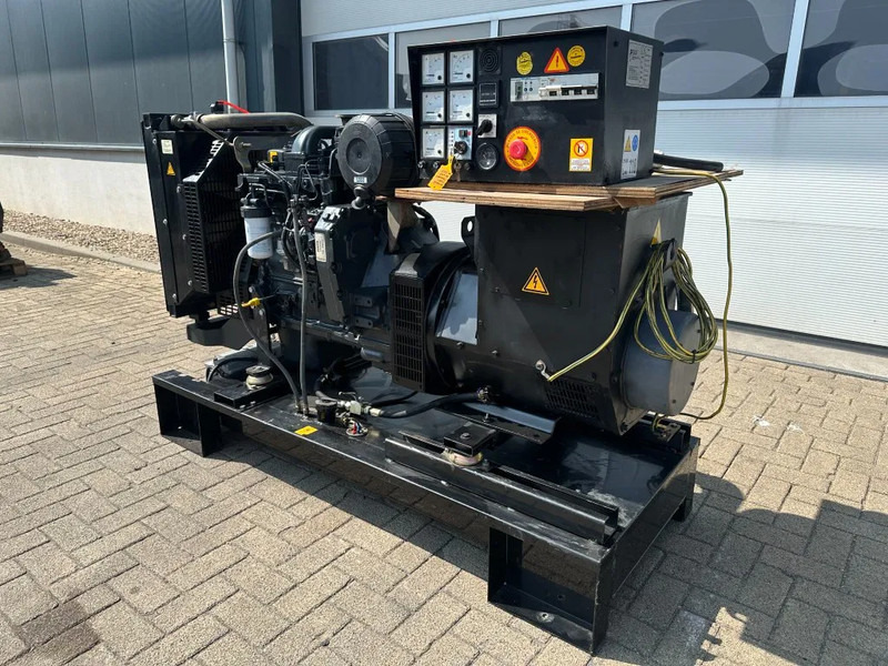 Himoinsa Iveco FPT NEF 45 Stamford 60 kVA noodstroom generatorset - Gerador elétrico: foto 2 Himoinsa Iveco FPT NEF 45 Stamford 60 kVA noodstroom generatorset - Gerador elétrico: foto 2