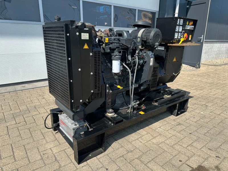 Himoinsa Iveco FPT NEF 45 Stamford 60 kVA noodstroom generatorset - Gerador elétrico: foto 4 Himoinsa Iveco FPT NEF 45 Stamford 60 kVA noodstroom generatorset - Gerador elétrico: foto 4