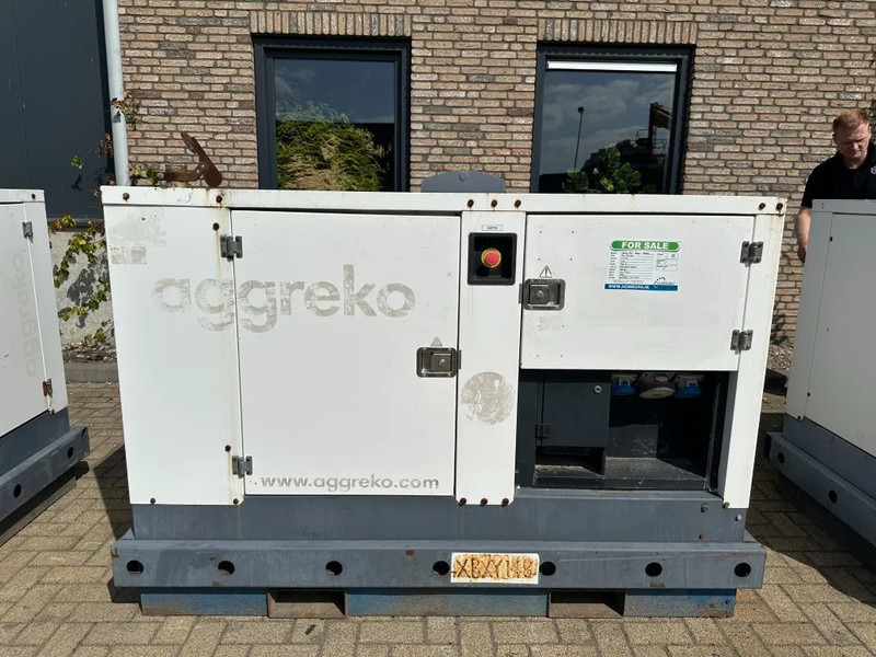 Iveco FPT F32 AM1A Leroy Somer 32 kVA Silent generatorset 129 hours ! - Gerador elétrico: foto 1 Iveco FPT F32 AM1A Leroy Somer 32 kVA Silent generatorset 129 hours ! - Gerador elétrico: foto 1
