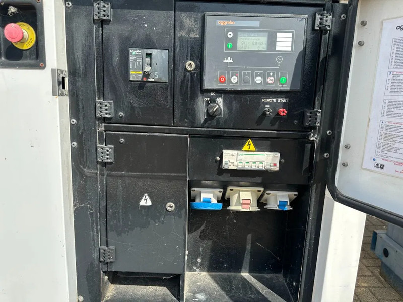 Iveco FPT F32 AM1A Leroy Somer 32 kVA Silent generatorset 39 hours ! - Gerador elétrico: foto 2 Iveco FPT F32 AM1A Leroy Somer 32 kVA Silent generatorset 39 hours ! - Gerador elétrico: foto 2