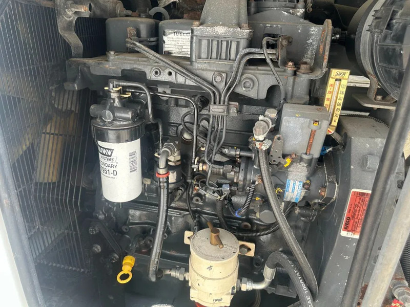 Gerador elétrico Iveco FPT NEF45 SM1A.A004 Stamford 60 kVA Silent Rental generatorset: foto 11