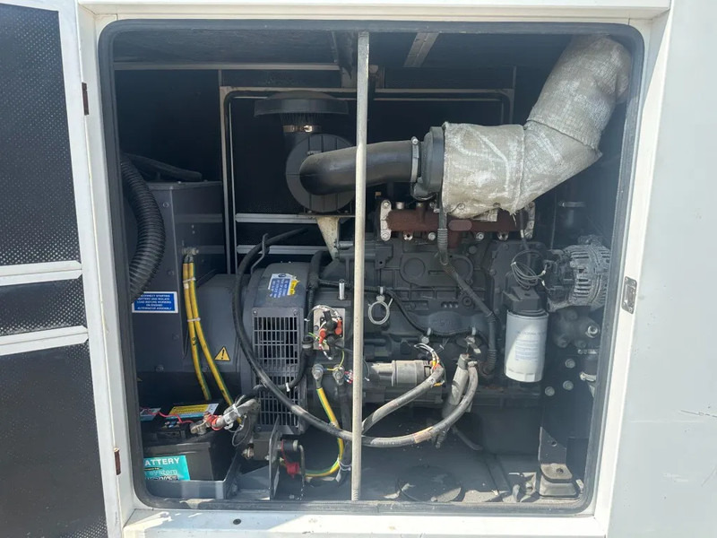 Iveco FPT NEF45 SM1A.A004 Stamford 60 kVA Silent Rental generatorset - Gerador elétrico: foto 3 Iveco FPT NEF45 SM1A.A004 Stamford 60 kVA Silent Rental generatorset - Gerador elétrico: foto 3