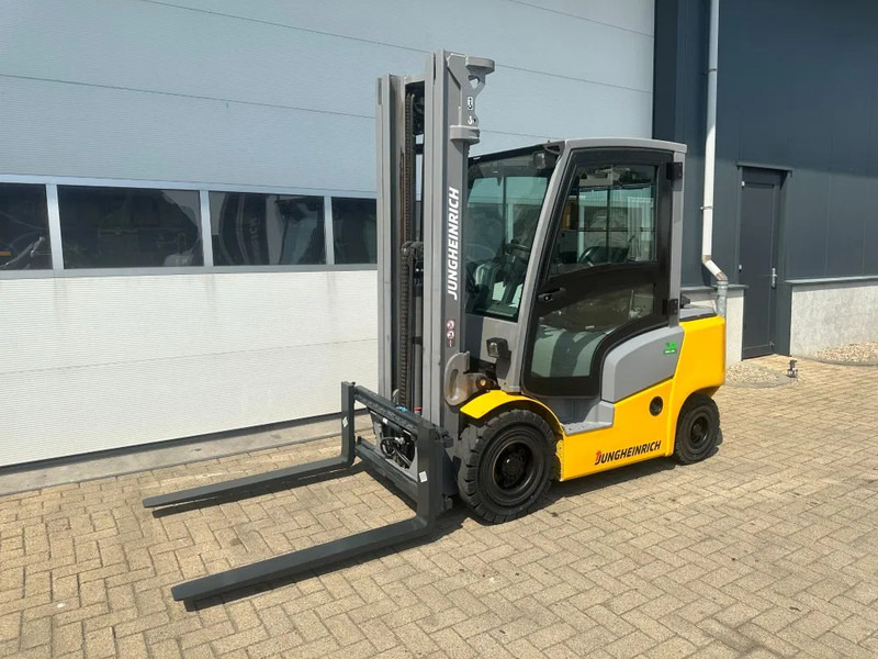 Jungheinrich DFG 425 Triplex Freelift Sideshift 2.5 ton Diesel Heftruck as New ! 675 hours ! - Empilhador a diesel: foto 5 Jungheinrich DFG 425 Triplex Freelift Sideshift 2.5 ton Diesel Heftruck as New ! 675 hours ! - Empilhador a diesel: foto 5