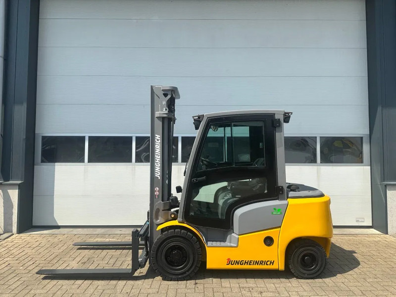 Jungheinrich DFG 425 Triplex Freelift Sideshift 2.5 ton Diesel Heftruck as New ! 675 hours ! - Empilhador a diesel: foto 1 Jungheinrich DFG 425 Triplex Freelift Sideshift 2.5 ton Diesel Heftruck as New ! 675 hours ! - Empilhador a diesel: foto 1