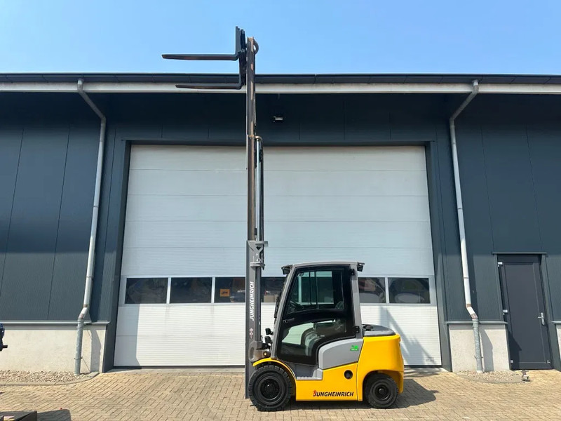 Jungheinrich DFG 425 Triplex Freelift Sideshift 2.5 ton Diesel Heftruck as New ! 675 hours ! - Empilhador a diesel: foto 2 Jungheinrich DFG 425 Triplex Freelift Sideshift 2.5 ton Diesel Heftruck as New ! 675 hours ! - Empilhador a diesel: foto 2
