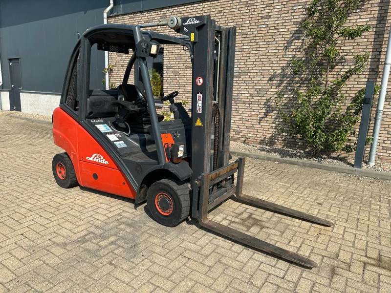 Empilhador a gás Linde H25T 2.5 ton Triplex Freelift Sideshift LPG Heftruck: foto 7 Empilhador a gás Linde H25T 2.5 ton Triplex Freelift Sideshift LPG Heftruck: foto 7