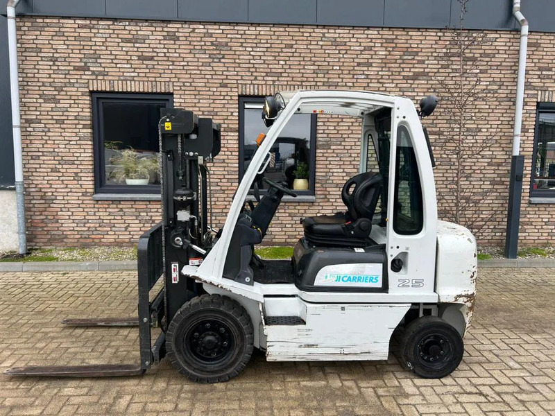 Nissan Uni Carriers 2.5 ton diesel Y1D2A25Q Nissan 2.5 ton Duplex Sideshift Diesel Heftruck - Empilhador a diesel: foto 1 Nissan Uni Carriers 2.5 ton diesel Y1D2A25Q Nissan 2.5 ton Duplex Sideshift Diesel Heftruck - Empilhador a diesel: foto 1
