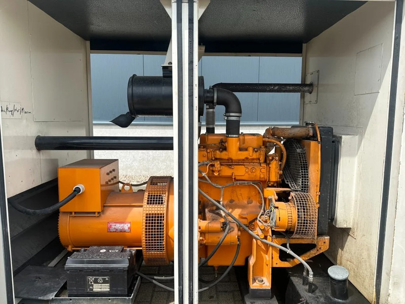 Perkins Leroy Somer 26 kVA Silent generatorset ex Emergency ! 1096 hours - Gerador elétrico: foto 3 Perkins Leroy Somer 26 kVA Silent generatorset ex Emergency ! 1096 hours - Gerador elétrico: foto 3