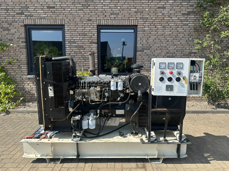 Perkins Stamford 100 kVA noodstroom generatorset - Gerador elétrico: foto 1 Perkins Stamford 100 kVA noodstroom generatorset - Gerador elétrico: foto 1