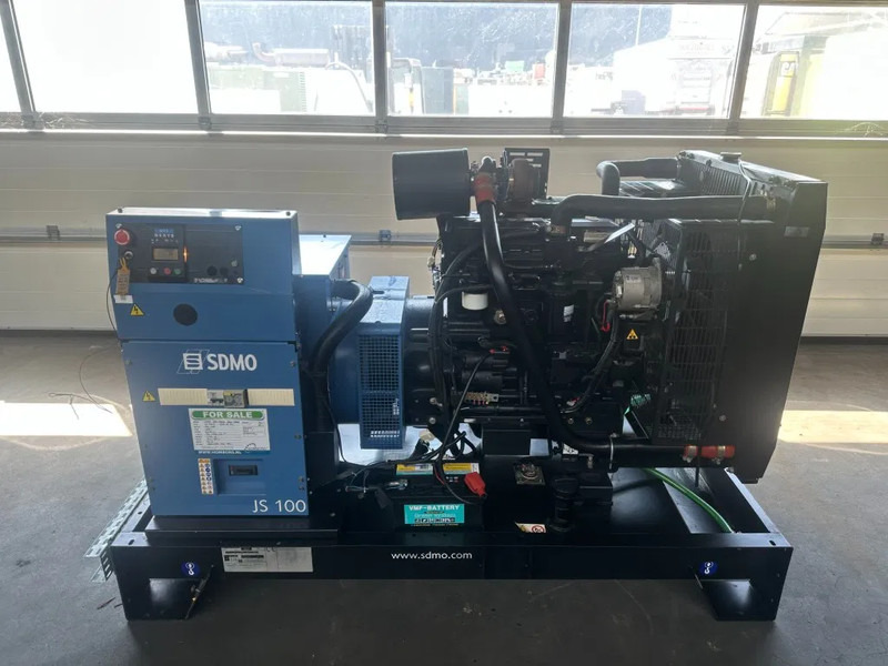 SDMO JS100K John Deere Leroy Somer 100 kVA generatorset - Gerador elétrico: foto 1 SDMO JS100K John Deere Leroy Somer 100 kVA generatorset - Gerador elétrico: foto 1
