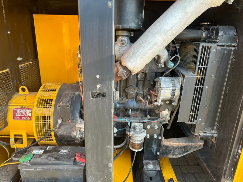 SDMO Perkins Leroy Somer 40 kVA Silent generatorset ex Emergency 206 hours ! - Gerador elétrico: foto 3 SDMO Perkins Leroy Somer 40 kVA Silent generatorset ex Emergency 206 hours ! - Gerador elétrico: foto 3