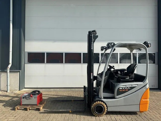 Still RX20-15 1.5 ton Triplex Freelift Sideshift Elekta Heftruck - Empilhador elétrico: foto 1 Still RX20-15 1.5 ton Triplex Freelift Sideshift Elekta Heftruck - Empilhador elétrico: foto 1