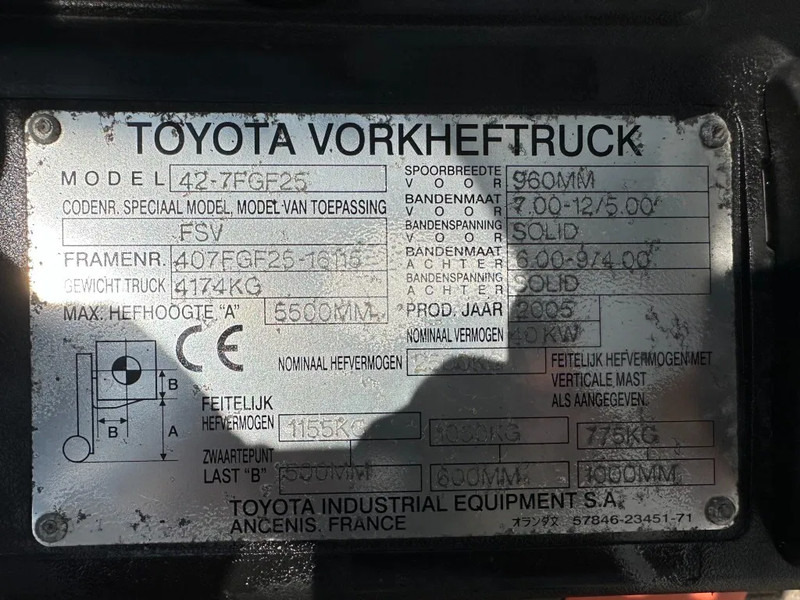Toyota 2.5 ton Triplex Freelift Sideshift LPG Heftruck - Empilhador a gás: foto 4 Toyota 2.5 ton Triplex Freelift Sideshift LPG Heftruck - Empilhador a gás: foto 4