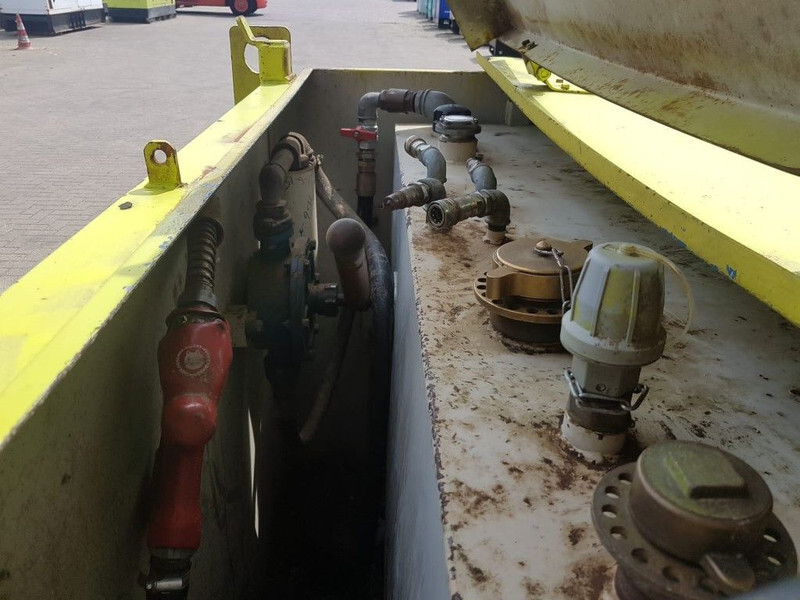Dieseltank Steenbergen 2000 liter Kiwa IBC Dieseltank met handpomp - Depósito de armazenamento: foto 5 Dieseltank Steenbergen 2000 liter Kiwa IBC Dieseltank met handpomp - Depósito de armazenamento: foto 5