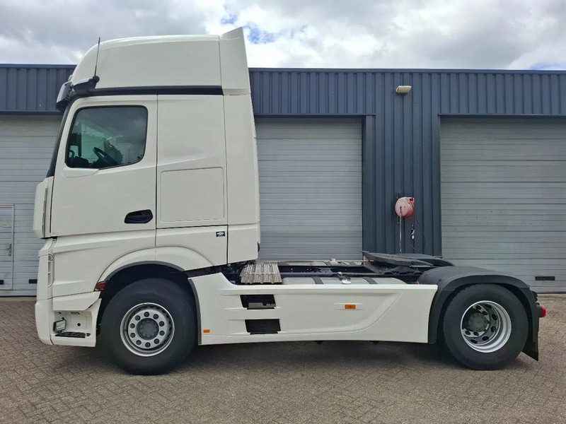 Mercedes-Benz Actros 1845 GIGASPACE more pcs in stock - Tractor: foto 4 Mercedes-Benz Actros 1845 GIGASPACE more pcs in stock - Tractor: foto 4