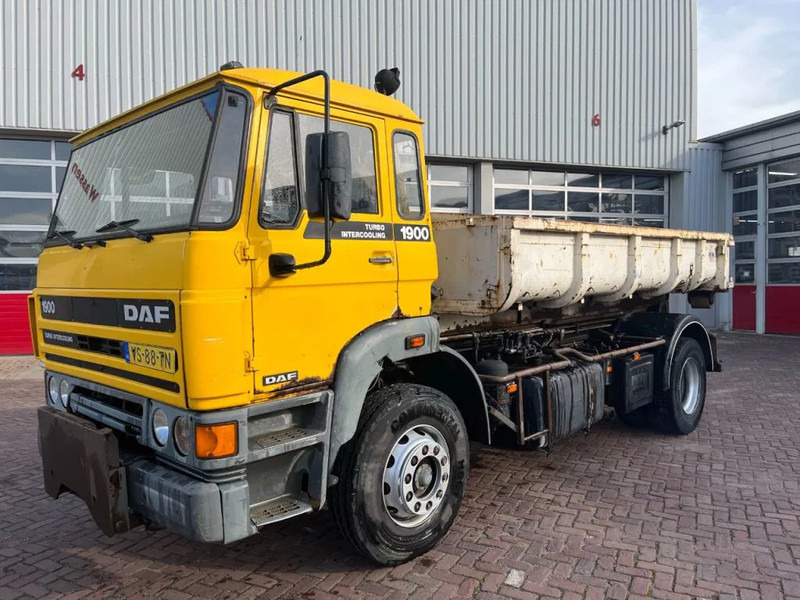 DAF 1900 F HAAKARM - Camião transportador de contêineres/ Caixa móvel: foto 1 DAF 1900 F HAAKARM - Camião transportador de contêineres/ Caixa móvel: foto 1