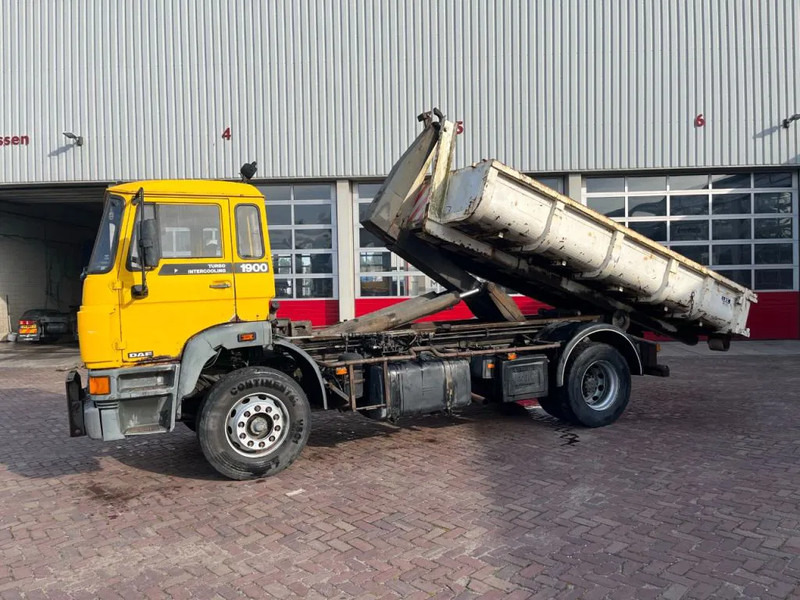 DAF 1900 F HAAKARM - Camião transportador de contêineres/ Caixa móvel: foto 2 DAF 1900 F HAAKARM - Camião transportador de contêineres/ Caixa móvel: foto 2