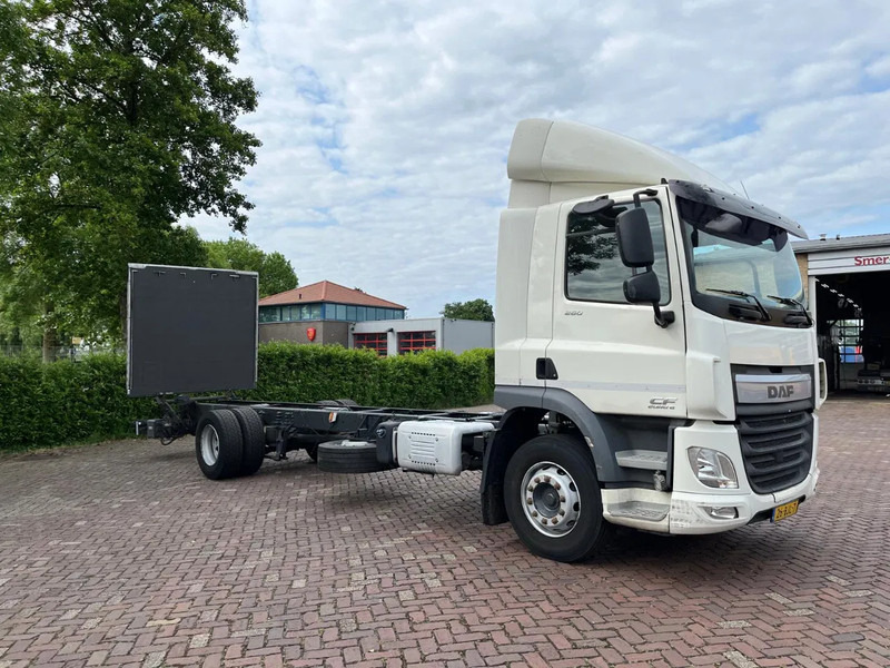 DAF CF 260 CF 260 FA CHASSIS CABINE EURO 6 - Camião chassi: foto 5 DAF CF 260 CF 260 FA CHASSIS CABINE EURO 6 - Camião chassi: foto 5
