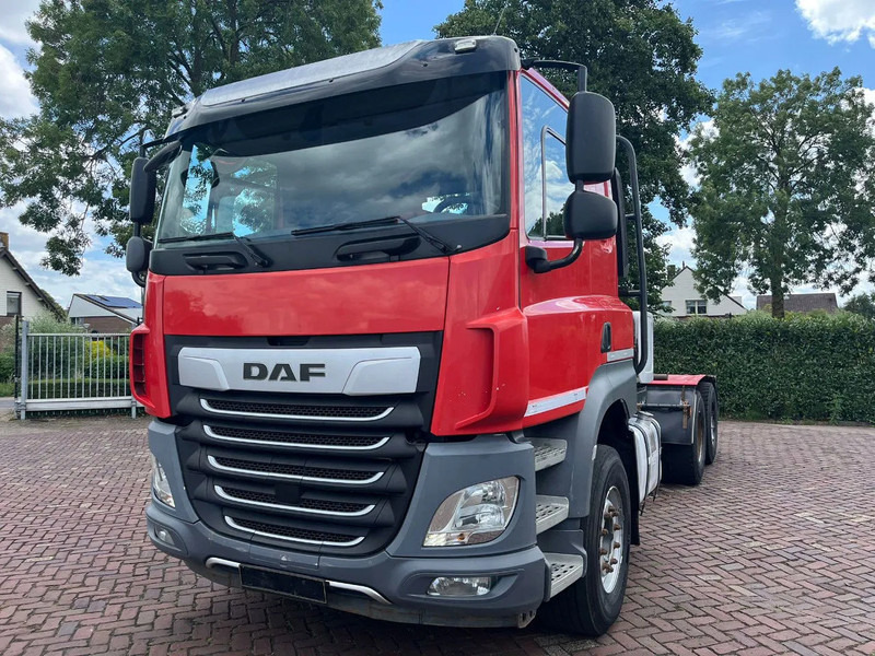 DAF CF 530 FAT intarder - Camião furgão: foto 2 DAF CF 530 FAT intarder - Camião furgão: foto 2