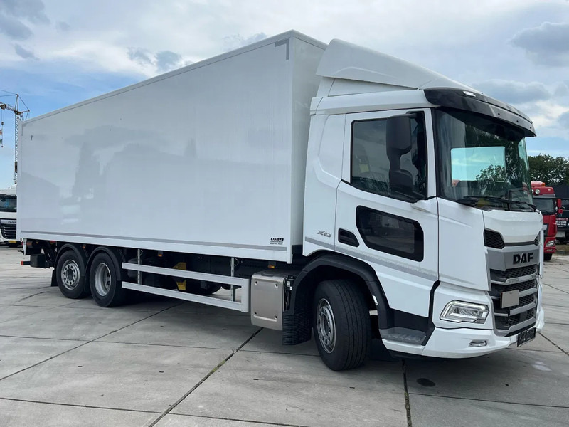 DAF XD 340 FAN 6x2 - Camião furgão: foto 1 DAF XD 340 FAN 6x2 - Camião furgão: foto 1