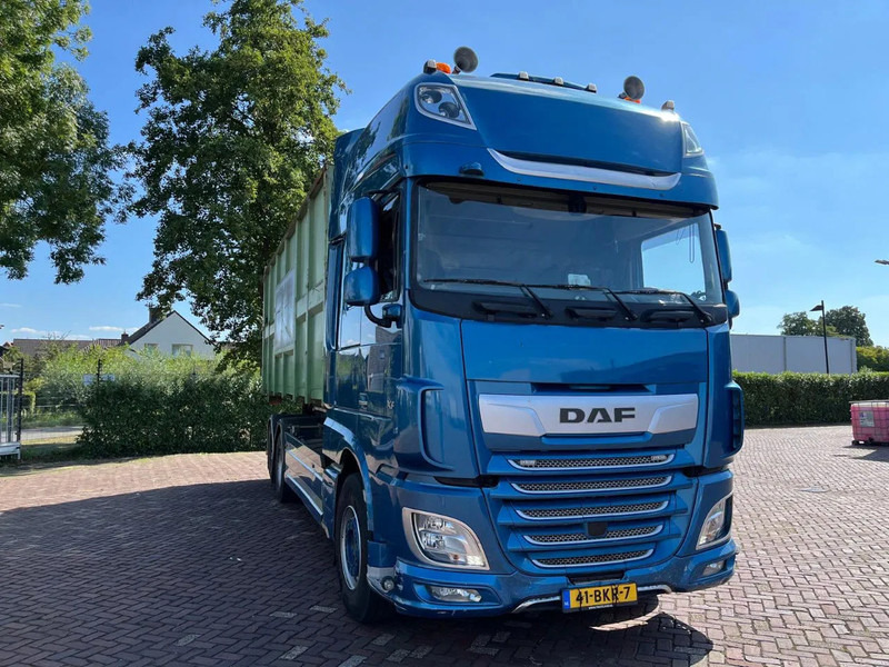 DAF XF 530 FAS - Camião transportador de contêineres/ Caixa móvel: foto 2 DAF XF 530 FAS - Camião transportador de contêineres/ Caixa móvel: foto 2