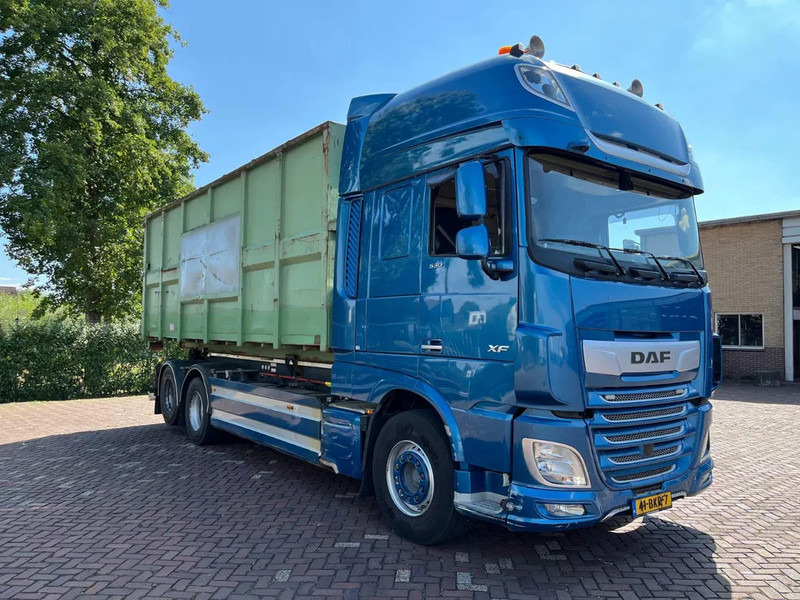 DAF XF 530 FAS - Camião transportador de contêineres/ Caixa móvel: foto 1 DAF XF 530 FAS - Camião transportador de contêineres/ Caixa móvel: foto 1