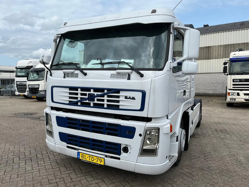 Volvo FM 9 MOTOR DEFECT (motor start wel maar kan niet rijden) - Tractor: foto 2 Volvo FM 9 MOTOR DEFECT (motor start wel maar kan niet rijden) - Tractor: foto 2
