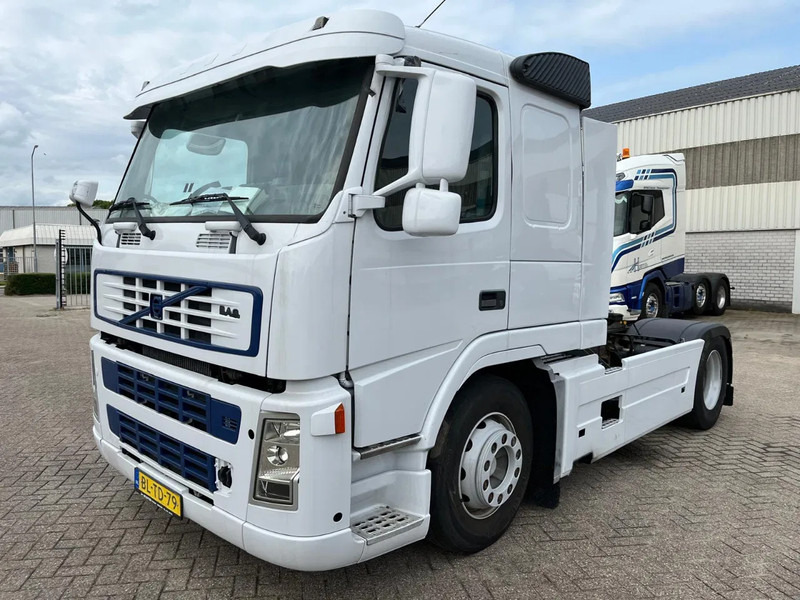 Volvo FM 9 MOTOR DEFECT (motor start wel maar kan niet rijden) - Tractor: foto 1 Volvo FM 9 MOTOR DEFECT (motor start wel maar kan niet rijden) - Tractor: foto 1