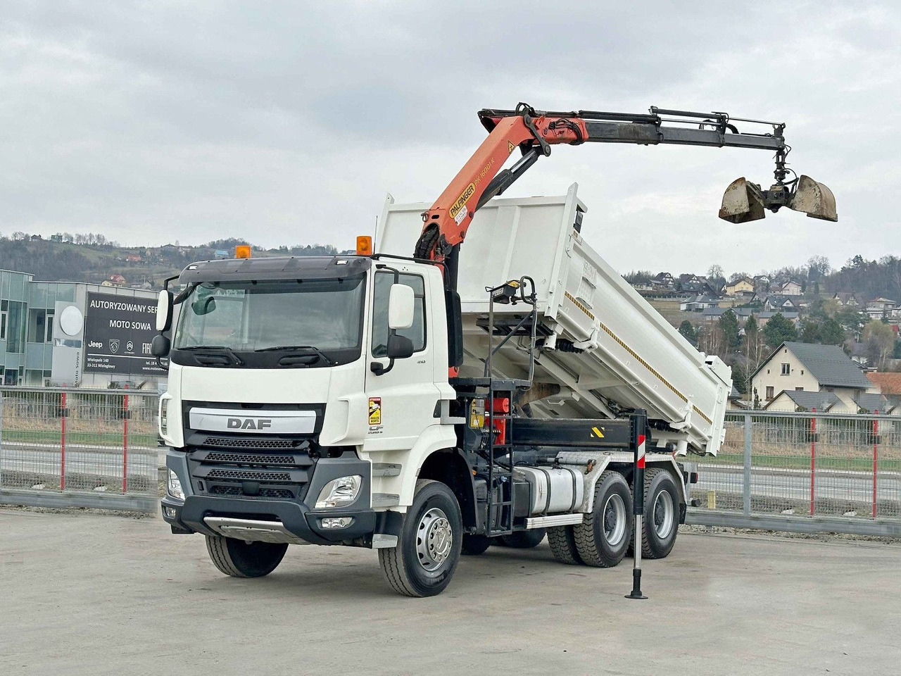 DAF CF 410 * Kipper 4,90 m + PK 16001 - K B * 6x4 - Camião grua: foto 2 DAF CF 410 * Kipper 4,90 m + PK 16001 - K B * 6x4 - Camião grua: foto 2