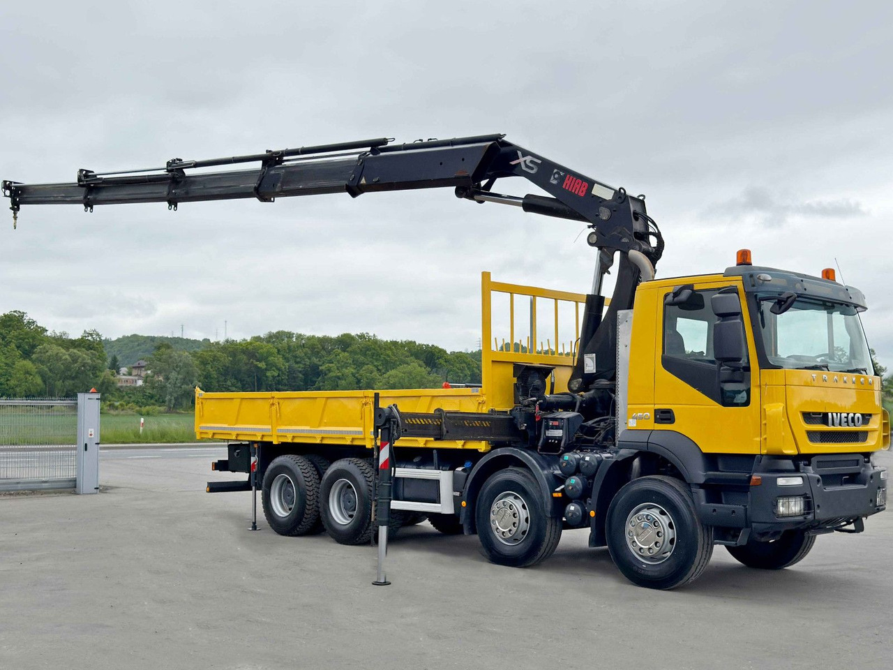 Iveco TRAKKER 450* HIAB 377 EP-4 HIPRO/FUNK/ 8x4 - Camião grua: foto 2 Iveco TRAKKER 450* HIAB 377 EP-4 HIPRO/FUNK/ 8x4 - Camião grua: foto 2