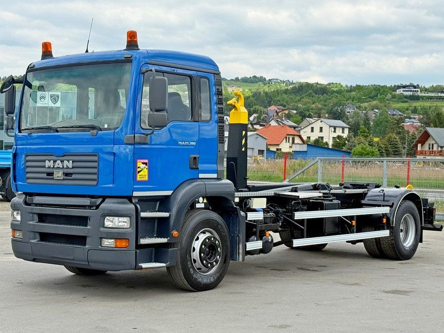 MAN TGA 18.310 Abrollkipper * Top Zustand! MAN TGA 18.310 Abrollkipper * Top Zustand! - Camião polibenne: foto 4 MAN TGA 18.310 Abrollkipper * Top Zustand! MAN TGA 18.310 Abrollkipper * Top Zustand! - Camião polibenne: foto 4