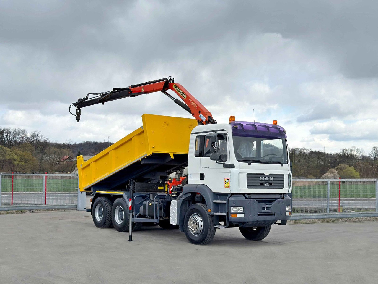 MAN TGA 33.350 * PK 12000 *6x4 * TOPZUSTAND - Camião grua: foto 2 MAN TGA 33.350 * PK 12000 *6x4 * TOPZUSTAND - Camião grua: foto 2