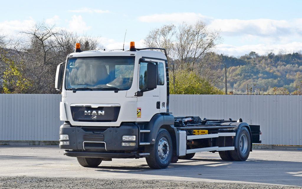 MAN TGS 18.320 Abrollkipper * Top Zustand! MAN TGS 18.320 Abrollkipper * Top Zustand! - Camião polibenne: foto 1 MAN TGS 18.320 Abrollkipper * Top Zustand! MAN TGS 18.320 Abrollkipper * Top Zustand! - Camião polibenne: foto 1