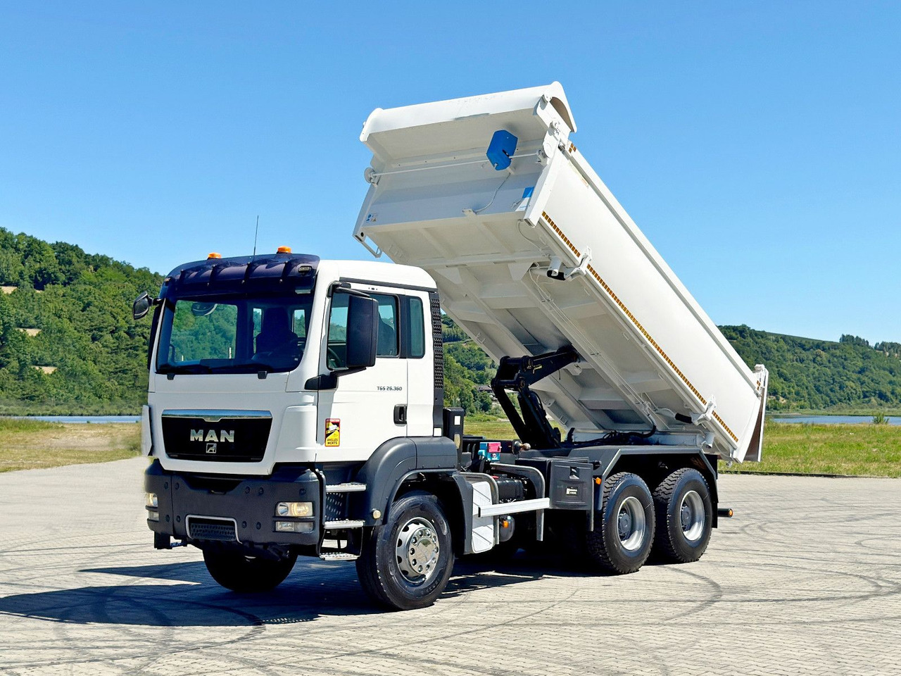 MAN TGS 26.360 Kipper 5,20 m + BORDMATIC / 6x4 - Camião basculante, Camião grua: foto 2 MAN TGS 26.360 Kipper 5,20 m + BORDMATIC / 6x4 - Camião basculante, Camião grua: foto 2