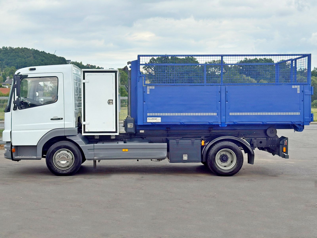 Mercedes-Benz 815 * Abrollkipper + CONTAINER 3,68 m * TOP - Camião polibenne: foto 5 Mercedes-Benz 815 * Abrollkipper + CONTAINER 3,68 m * TOP - Camião polibenne: foto 5