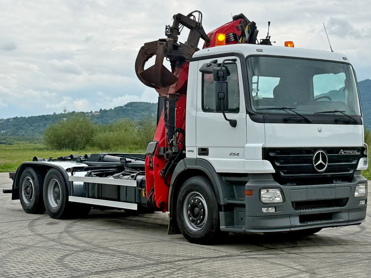 Mercedes-Benz ACTROS 2541 * ABROLLKIPPER * EPSILON E140Z81*TOP - Camião polibenne, Camião grua: foto 3 Mercedes-Benz ACTROS 2541 * ABROLLKIPPER * EPSILON E140Z81*TOP - Camião polibenne, Camião grua: foto 3