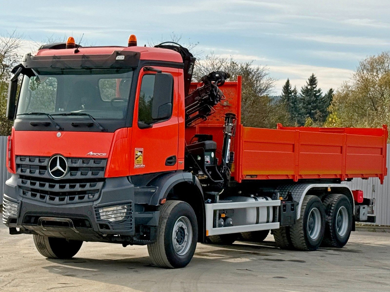 Mercedes-Benz AROCS 2640 *HIAB 144 BS - 3/FUNK + * 6x4 - Camião basculante, Camião grua: foto 4 Mercedes-Benz AROCS 2640 *HIAB 144 BS - 3/FUNK + * 6x4 - Camião basculante, Camião grua: foto 4