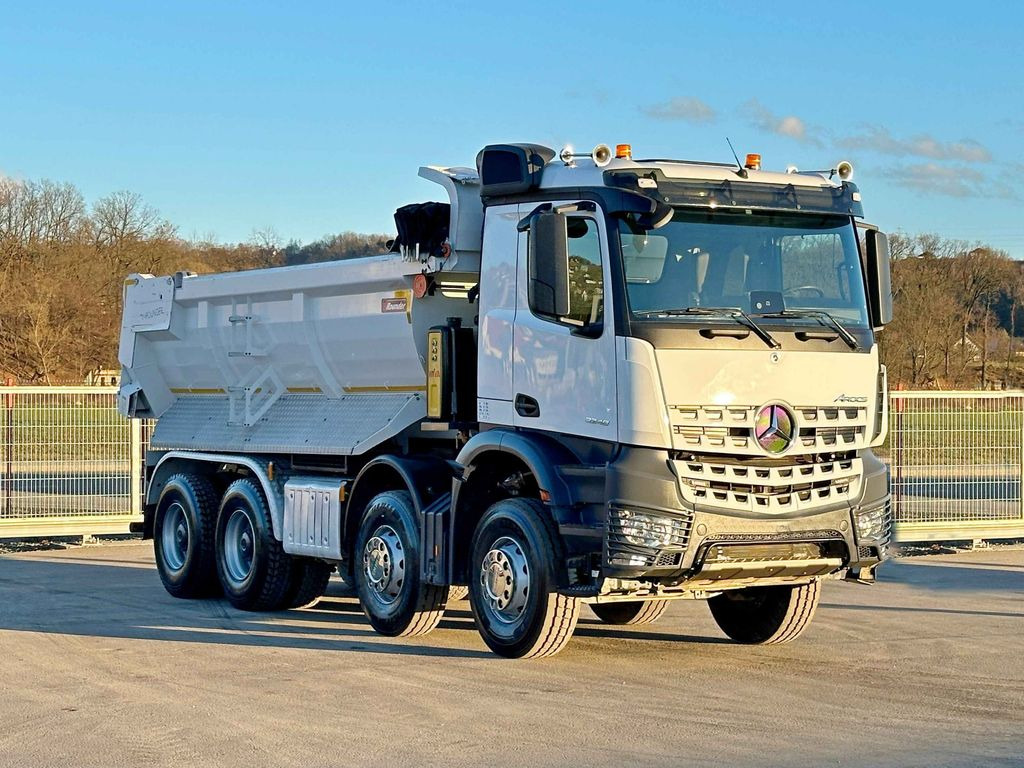 Mercedes-Benz AROCS 3248 * KIPPER * 8x4 * TOPZUSTAND - Camião basculante, Camião grua: foto 1 Mercedes-Benz AROCS 3248 * KIPPER * 8x4 * TOPZUSTAND - Camião basculante, Camião grua: foto 1