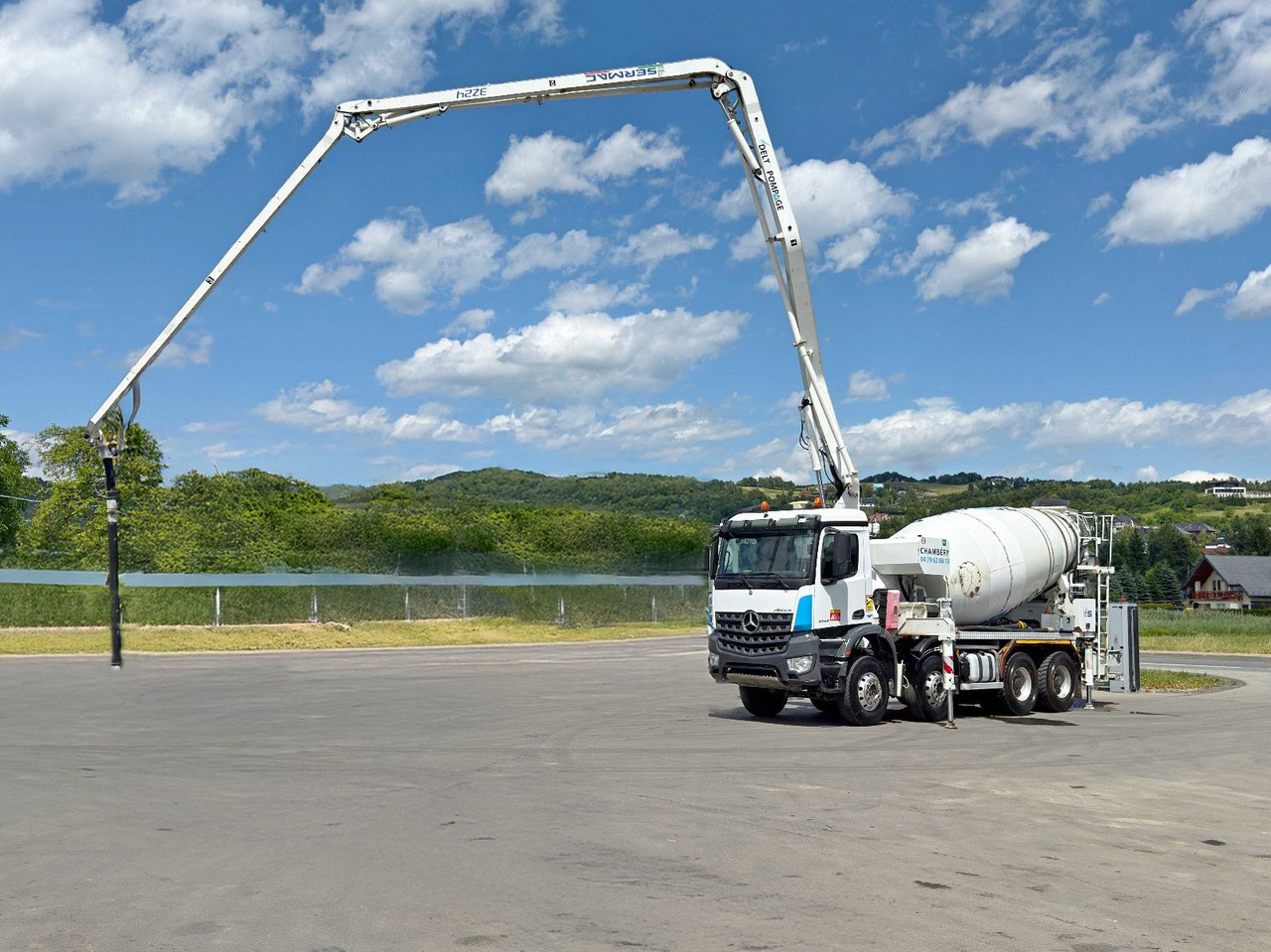 Mercedes-Benz AROCS 3743 * Betonpumpe + FUNK * 8x4 * TOP - Autobomba de betão: foto 4 Mercedes-Benz AROCS 3743 * Betonpumpe + FUNK * 8x4 * TOP - Autobomba de betão: foto 4