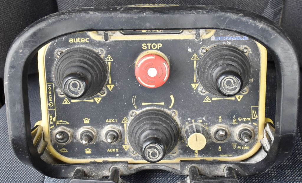 Autobomba de betão Mercedes-Benz AXOR 1833 * Betonpumpe 26 m + FUNK * TOP Mercedes-Benz AXOR 1833 * Betonpumpe 26 m + FUNK * TOP: foto 13