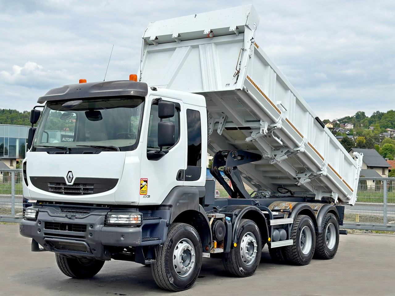 Renault KERAX 430 DXI * KIPPER 6,00 m / 8x4 * TOP - Camião basculante, Camião grua: foto 4 Renault KERAX 430 DXI * KIPPER 6,00 m / 8x4 * TOP - Camião basculante, Camião grua: foto 4
