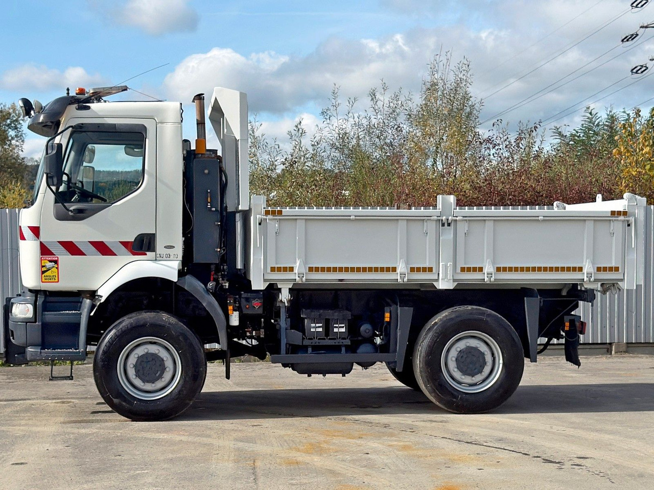 Renault MIDLUM 210 DCI* KIPPER 3,60m * 4x4 - Camião basculante: foto 5 Renault MIDLUM 210 DCI* KIPPER 3,60m * 4x4 - Camião basculante: foto 5