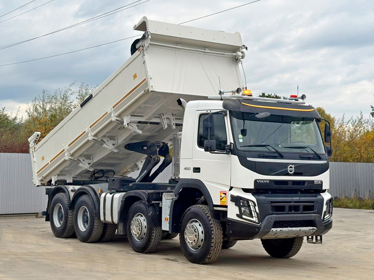 Volvo FMX 460 Kipper * BORDMATIC * 8x4 * TOPZUSTAND - Camião basculante: foto 3 Volvo FMX 460 Kipper * BORDMATIC * 8x4 * TOPZUSTAND - Camião basculante: foto 3