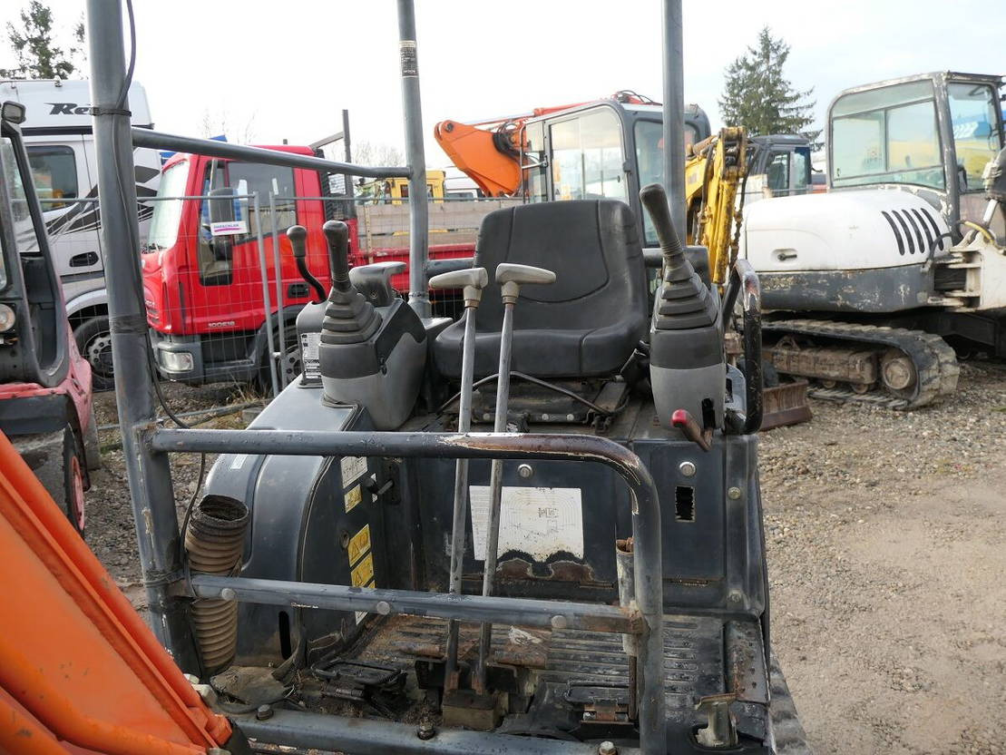 Mini escavadeira Hitachi ZX17 U-2: foto 10